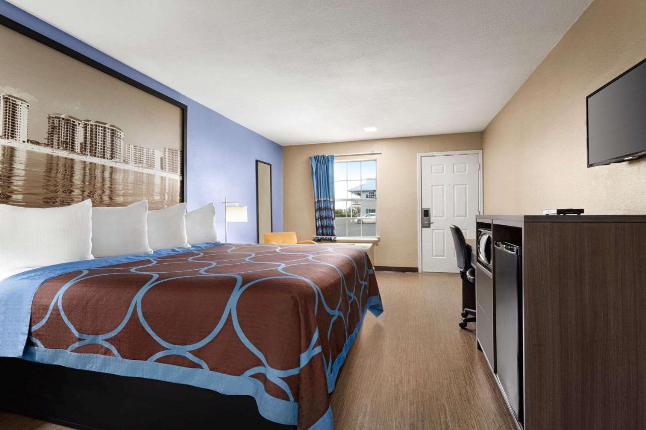 Super 8 By Wyndham Foley Motel Bagian luar foto