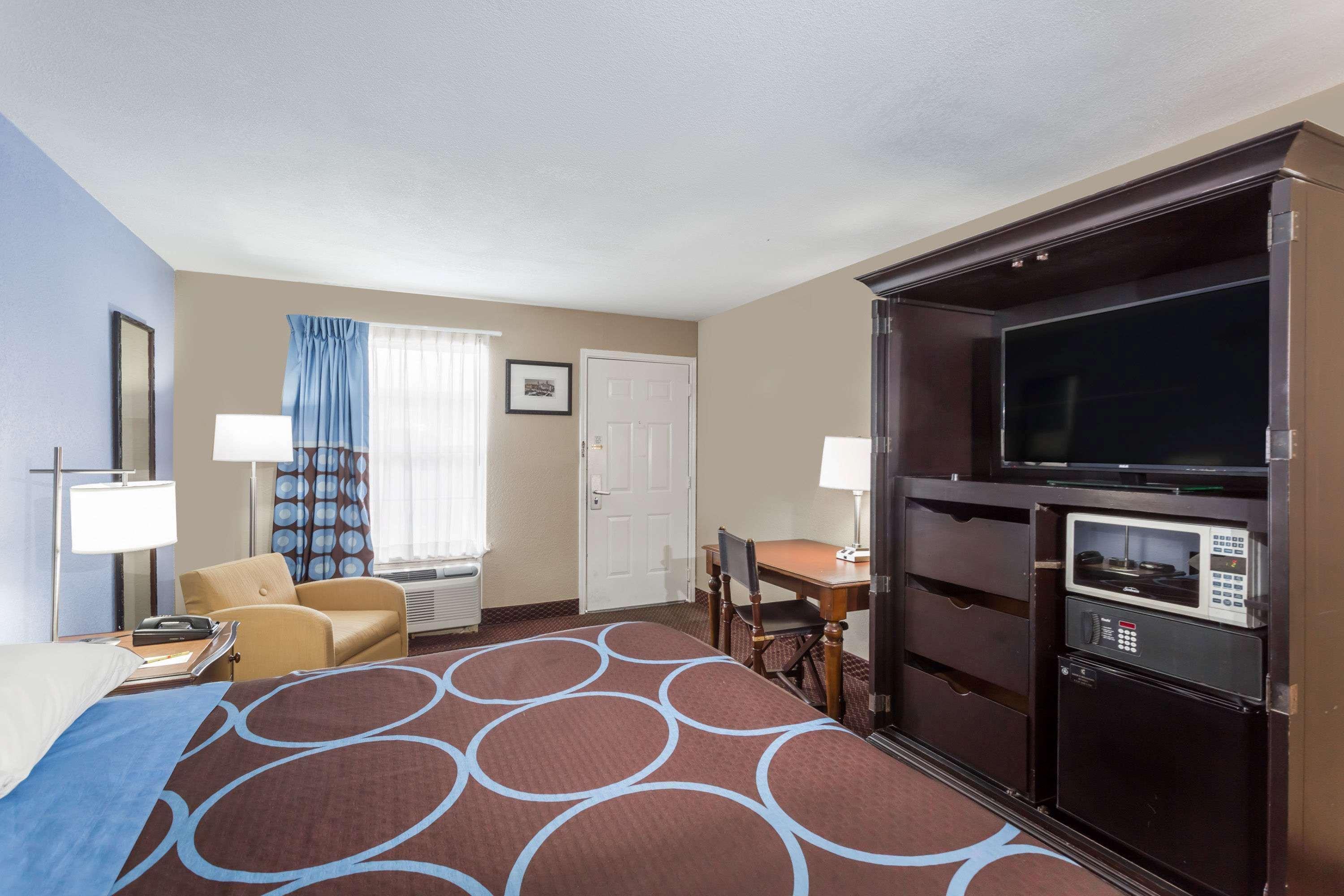 Super 8 By Wyndham Foley Motel Bagian luar foto