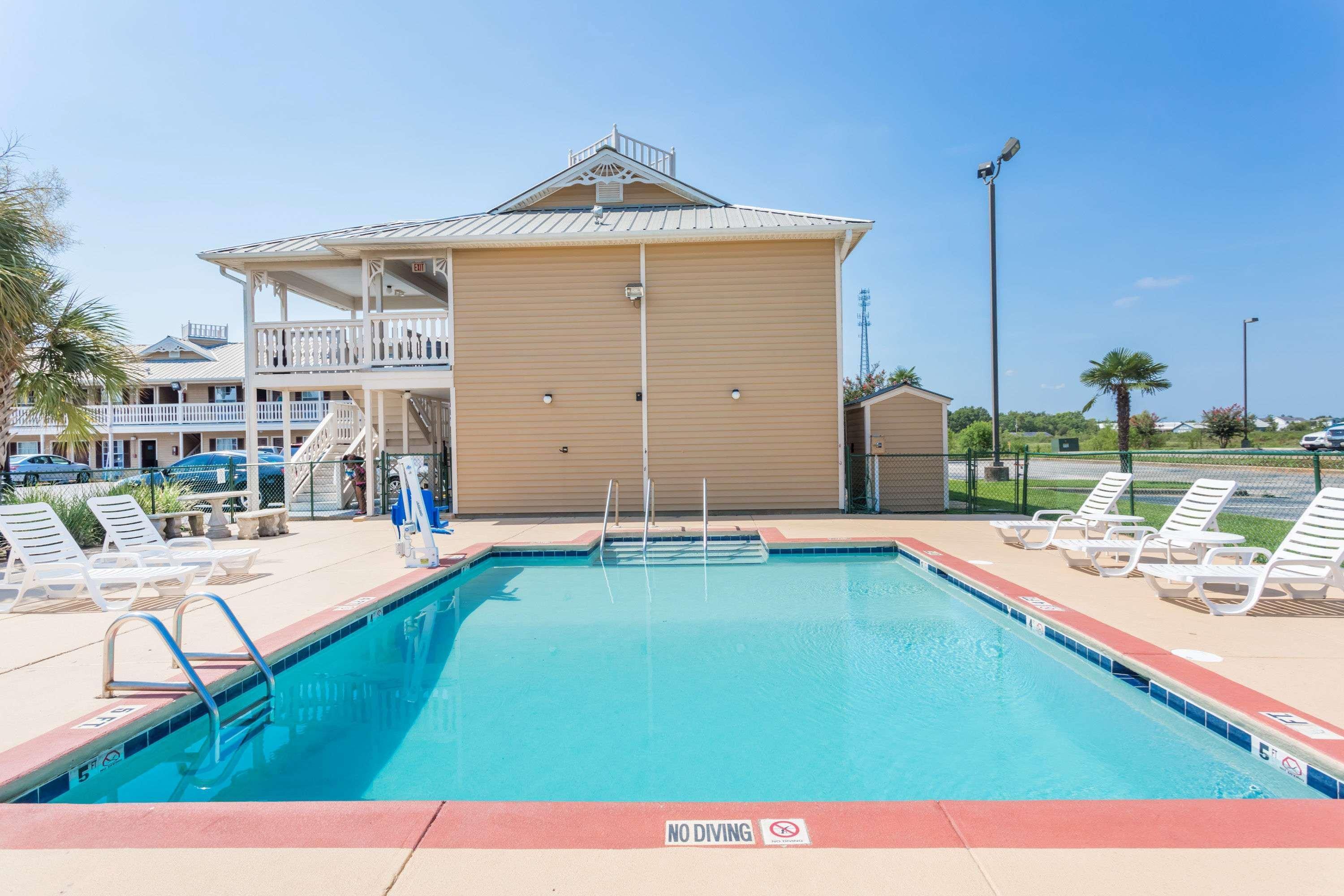 Super 8 By Wyndham Foley Motel Bagian luar foto