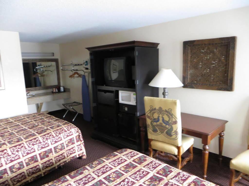 Super 8 By Wyndham Foley Motel Bagian luar foto
